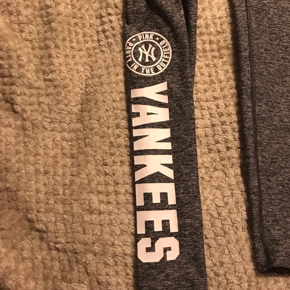 Gray Victoria’s Secret Yankees leggings - Picture 4 of 4